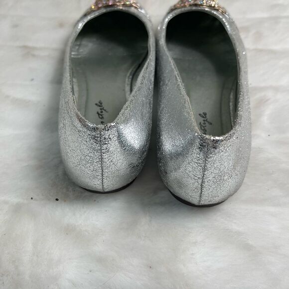 Herstyle Silver metallic flats pointed toe front buckle accent rhinestonesSZ9.5W - Picture 5 of 7
